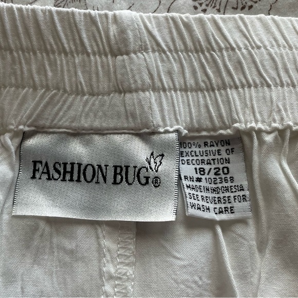 Vintage White Pull On Rayon Maxi Skirt Embroidered Floral Hem 18/20 Cottage Boho - Picture 5 of 7